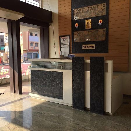 Hotel Vikas Palace Solapur Buitenkant foto